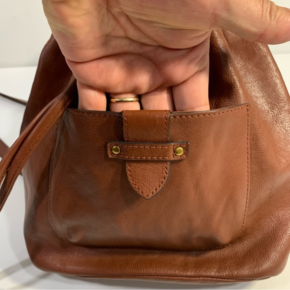 FRYE Olivia Bucket Drawstring Crossbody Bag Purse Cognac Dark Brown Leather - Picture 4 of 16